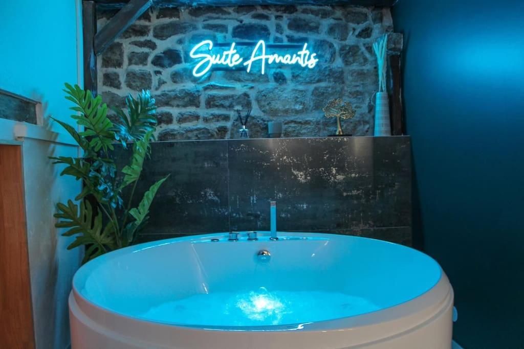 Suite Luxueuse Jacuzzi Suite Amantis By Noma Saint-Chamond Bagian luar foto
